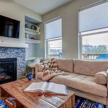 New Tri-Level Home With Ocean View And 3 En-Suite Bedrooms! Depoe Bay Extérieur photo