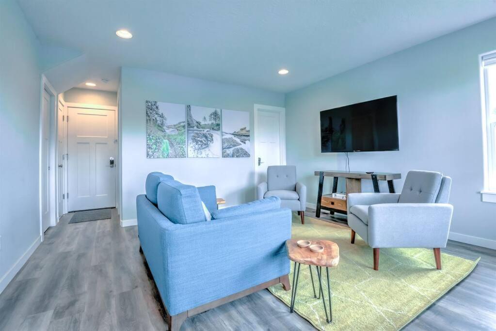 New Tri-Level Home With Ocean View And 3 En-Suite Bedrooms! Depoe Bay Extérieur photo