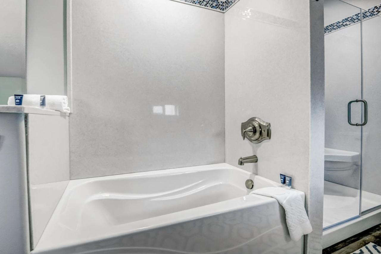 New Tri-Level Home With Ocean View And 3 En-Suite Bedrooms! Depoe Bay Extérieur photo