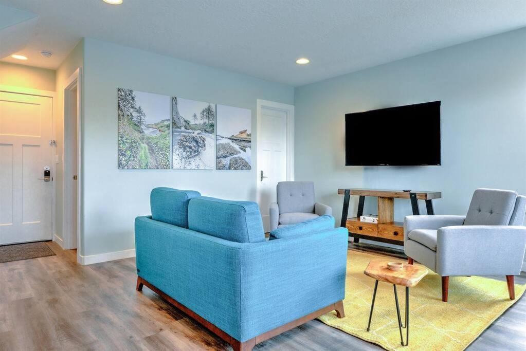 New Tri-Level Home With Ocean View And 3 En-Suite Bedrooms! Depoe Bay Extérieur photo