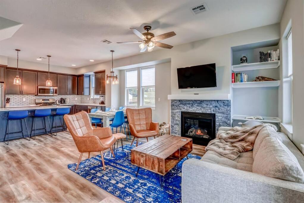 New Tri-Level Home With Ocean View And 3 En-Suite Bedrooms! Depoe Bay Extérieur photo