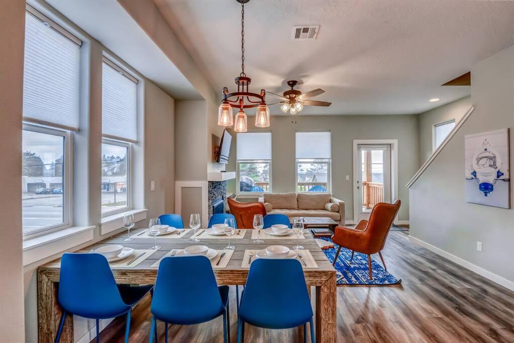 New Tri-Level Home With Ocean View And 3 En-Suite Bedrooms! Depoe Bay Extérieur photo
