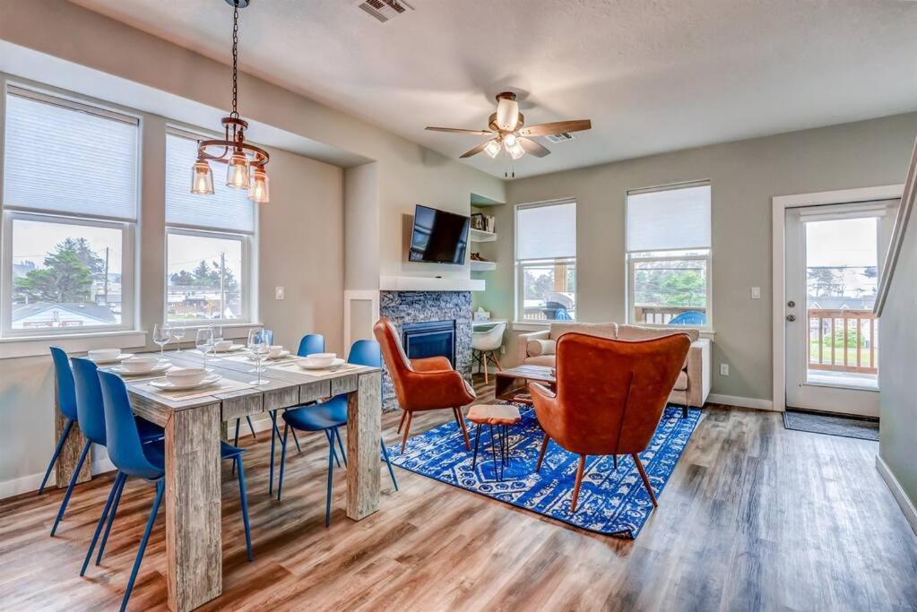 New Tri-Level Home With Ocean View And 3 En-Suite Bedrooms! Depoe Bay Extérieur photo